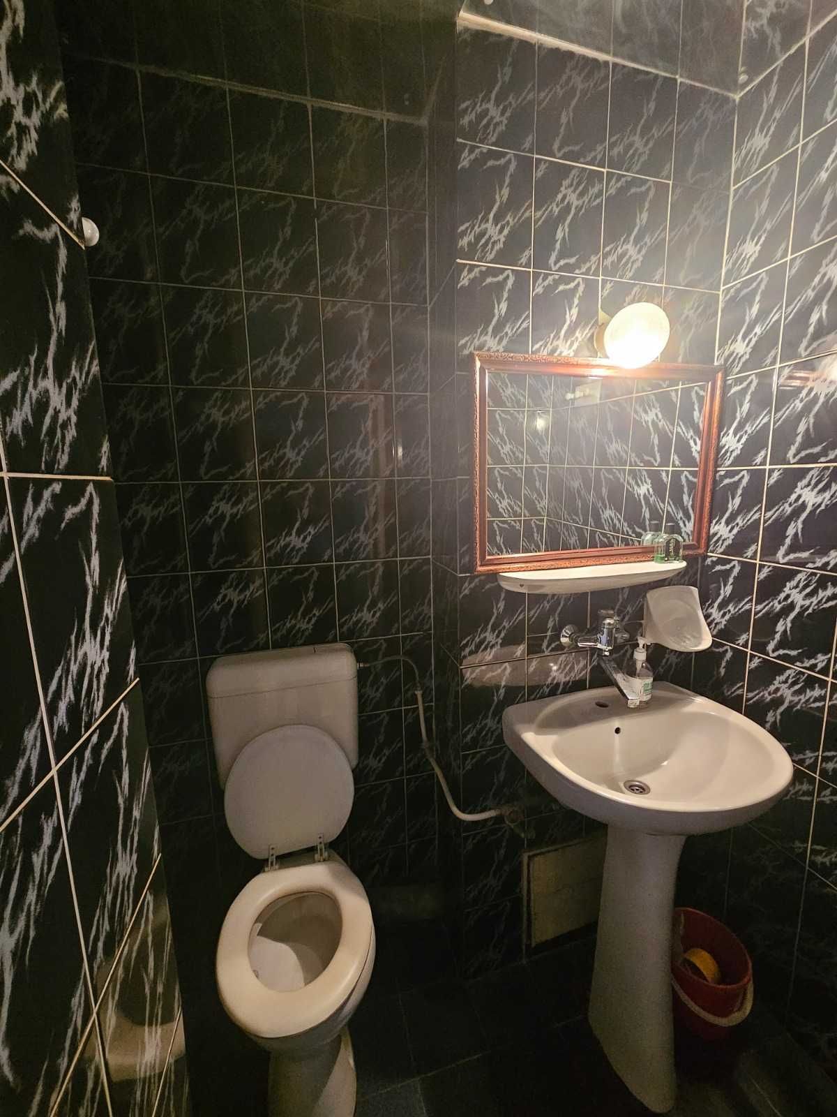 Dau in chirie apartament cu 3 camere si garaj