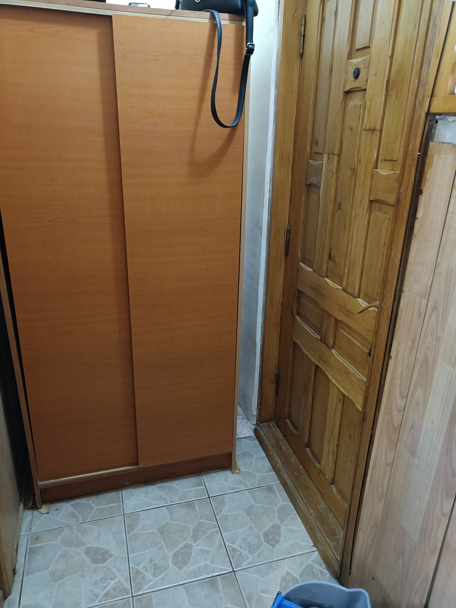 Închiriez garsonieră piata Sud