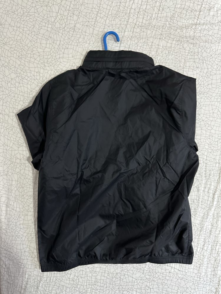 Jacheta Nike de vanzare