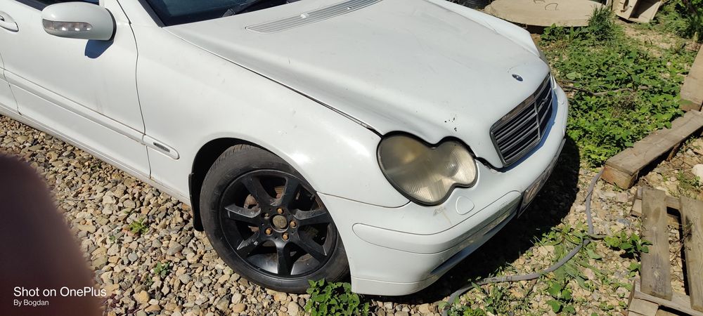 Vindem piese rezultate din dezmembrarea unui Mercedes  C-Class W203