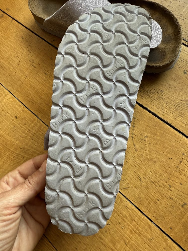 Birkenstock Gizeh, за модерно момиченце
