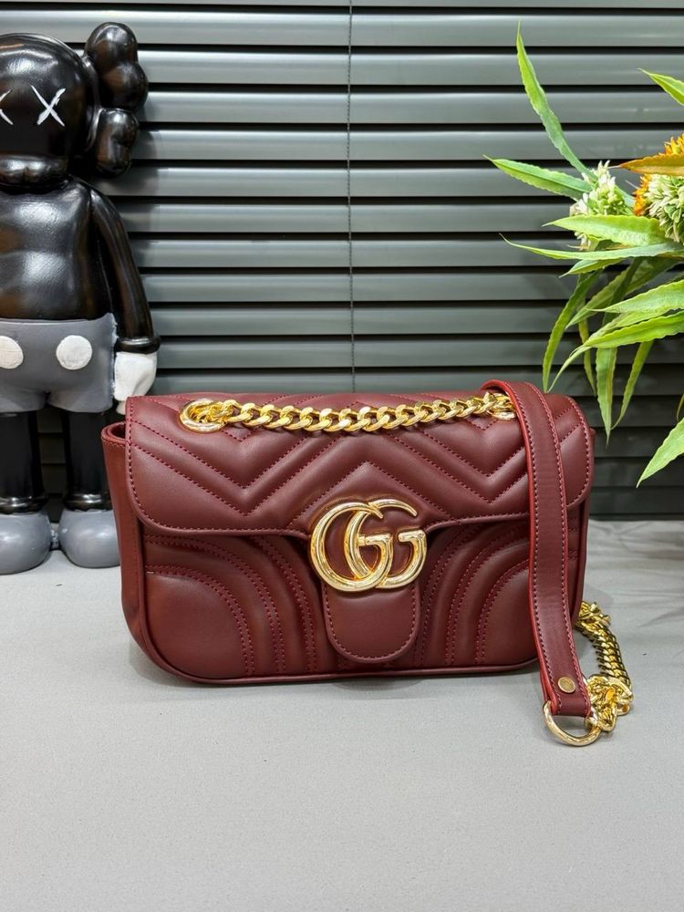 Geanta Gucci Noi !!! Dimensiuni 23/15 !!!