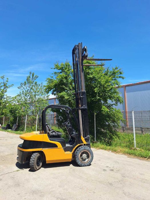 motostivuitor diesel 3.5 tone Caterpillar an 2013