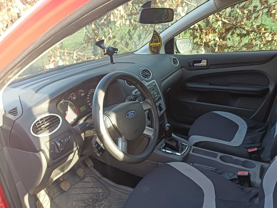 Vând Ford focus an 2006 cu motor defect.