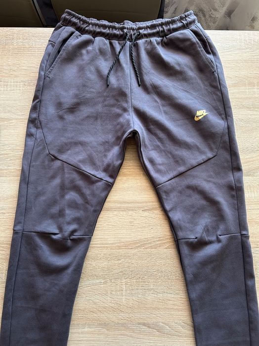 ОРИГИНАЛЕН Nike Tech Fleece