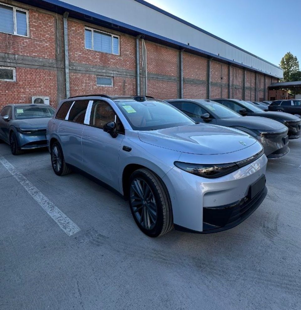 Leapmotor C16 gibrid 3 поз