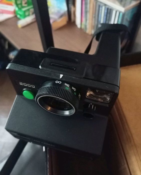 polaroid land camera 2000