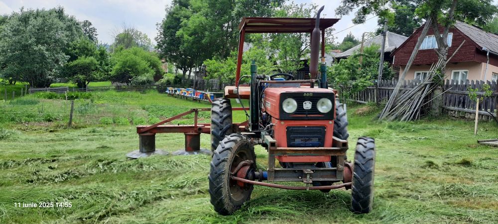 Vând tractor UTB 445DT  4x4 cu sau fără încărcător frontal