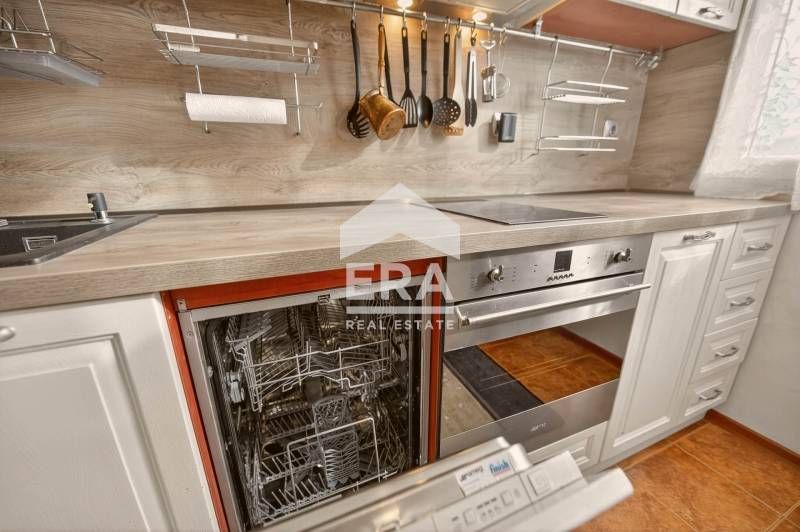 Тристаен, стилно обзаведен, южен апартамент под наем, в кв. Възраждане