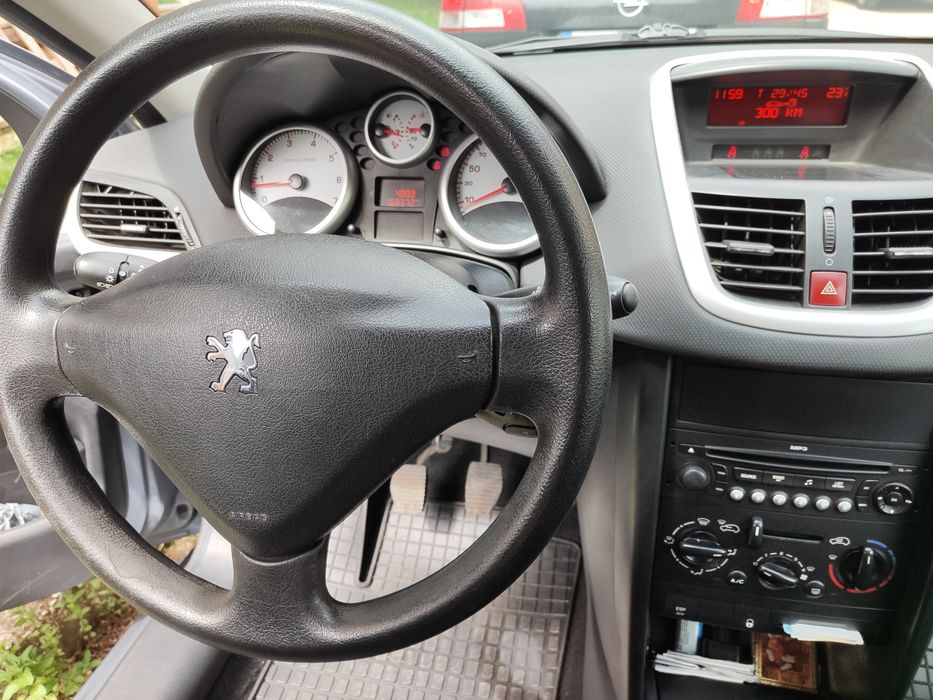 PEUGEOT 207 1.4 бензин