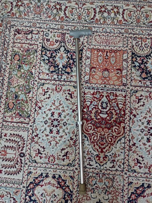 Продам трость, в хорошем состоянии.