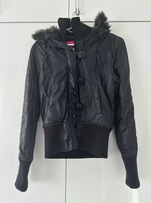 Черно късо яке с качулка