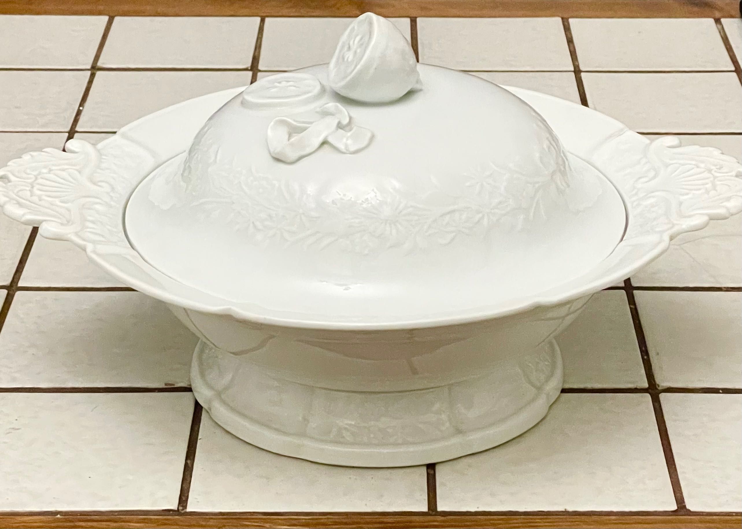 Meissen терин/ супник  с капак и дръжки, бял  порцелан