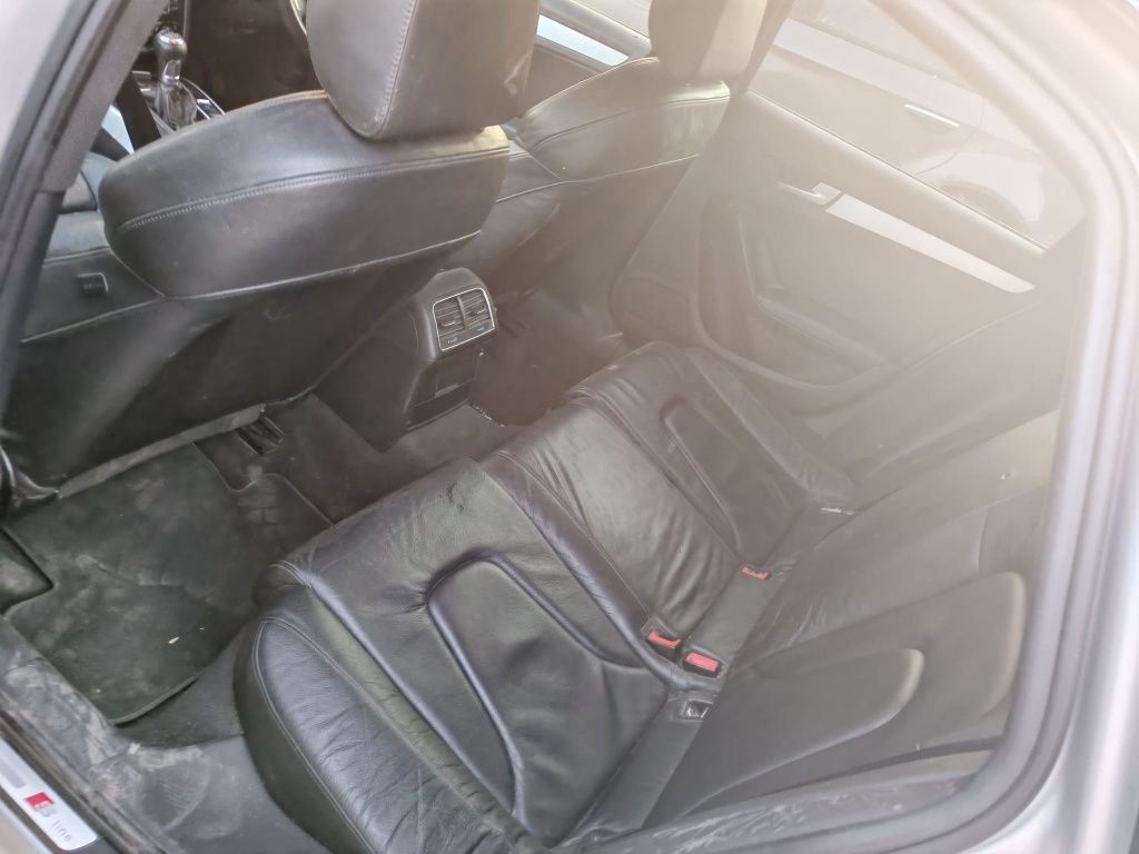 Audi A4 b 8 sline ușor avariat
