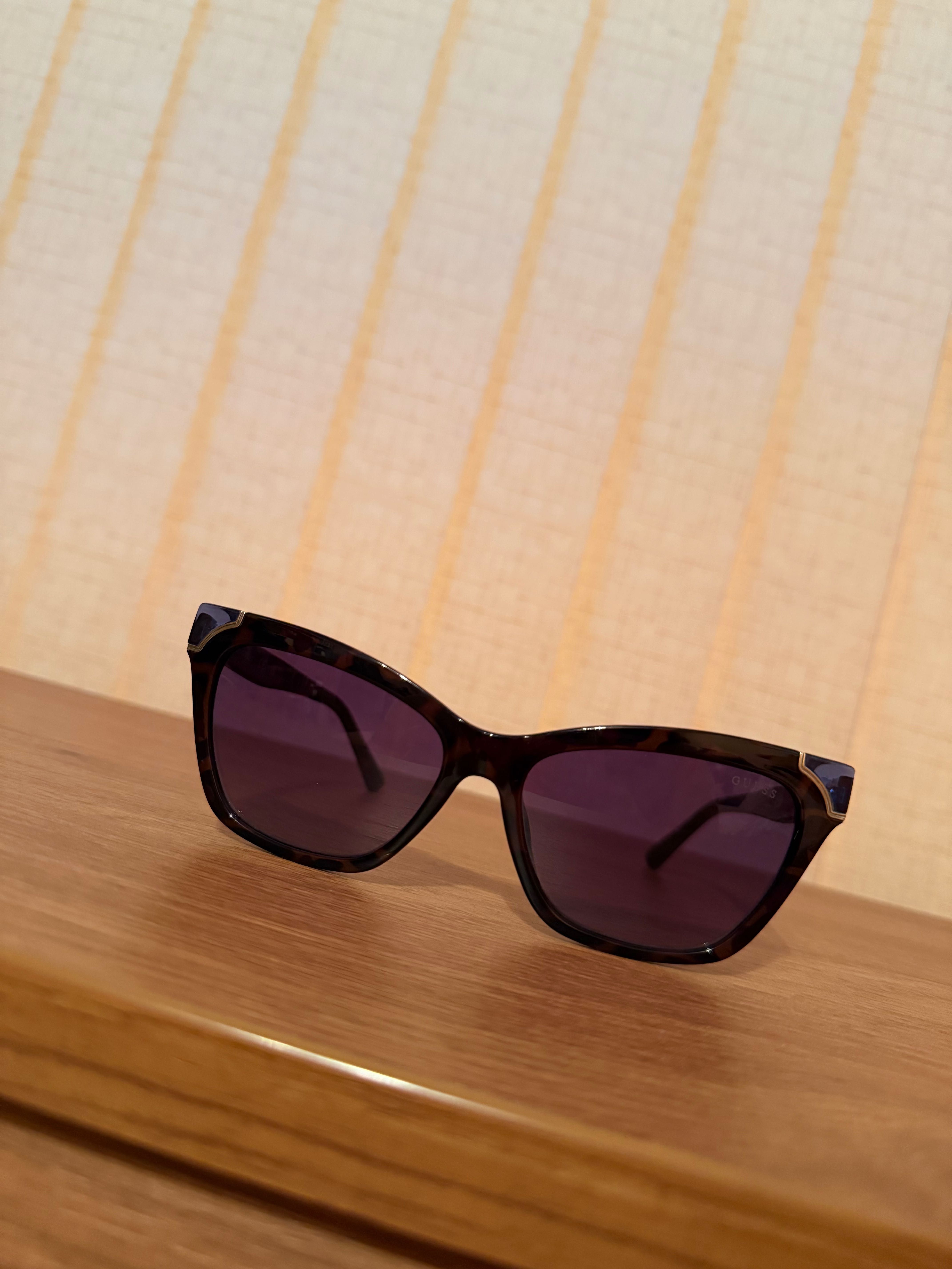 Оригинални слънчеви очила GUESS