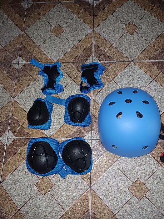 Set protecție casca ,genunchiere,copiere, mănuși!