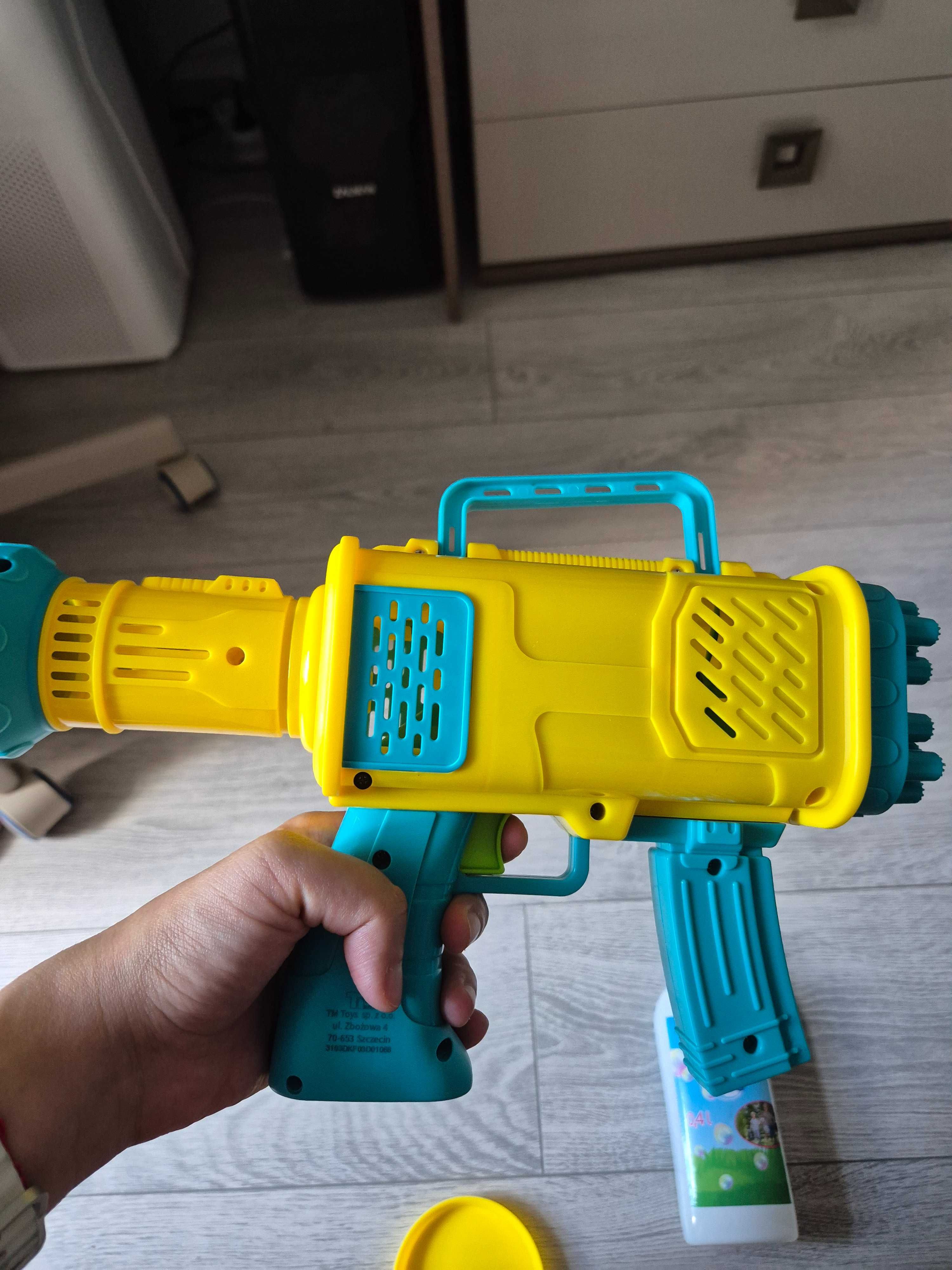 Pistol cu baloane