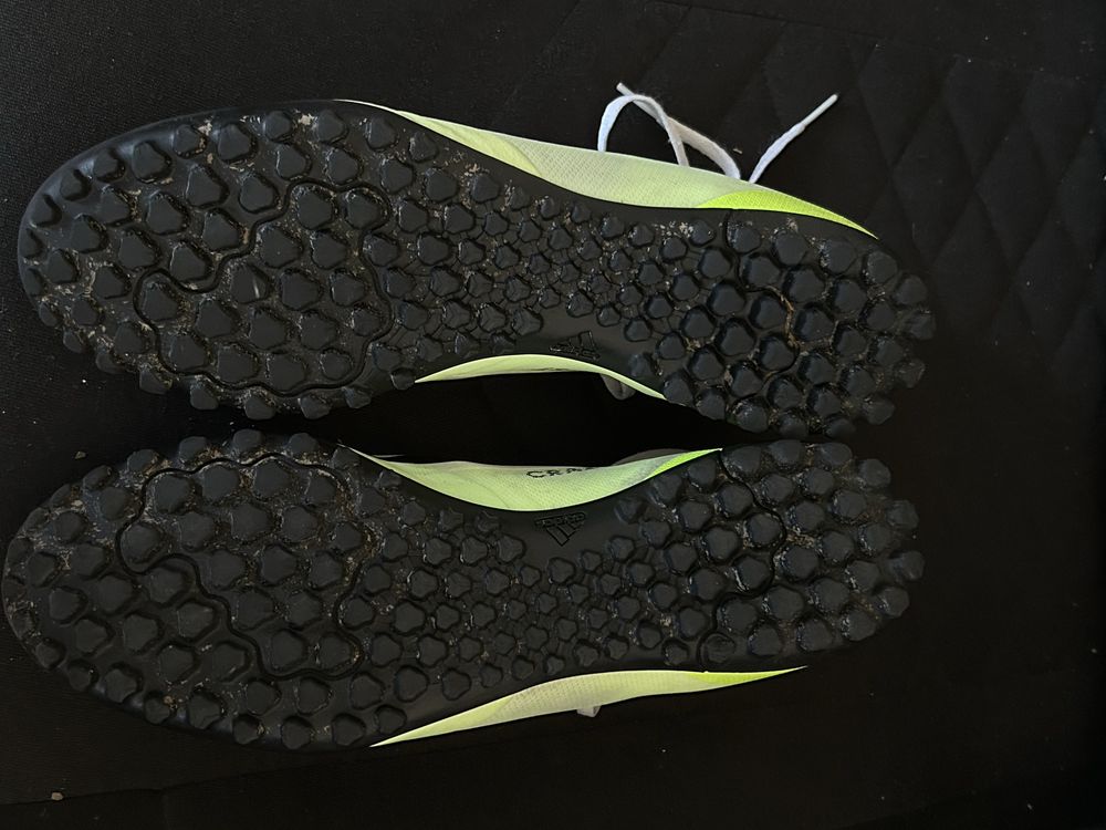 Adidas бутонки.