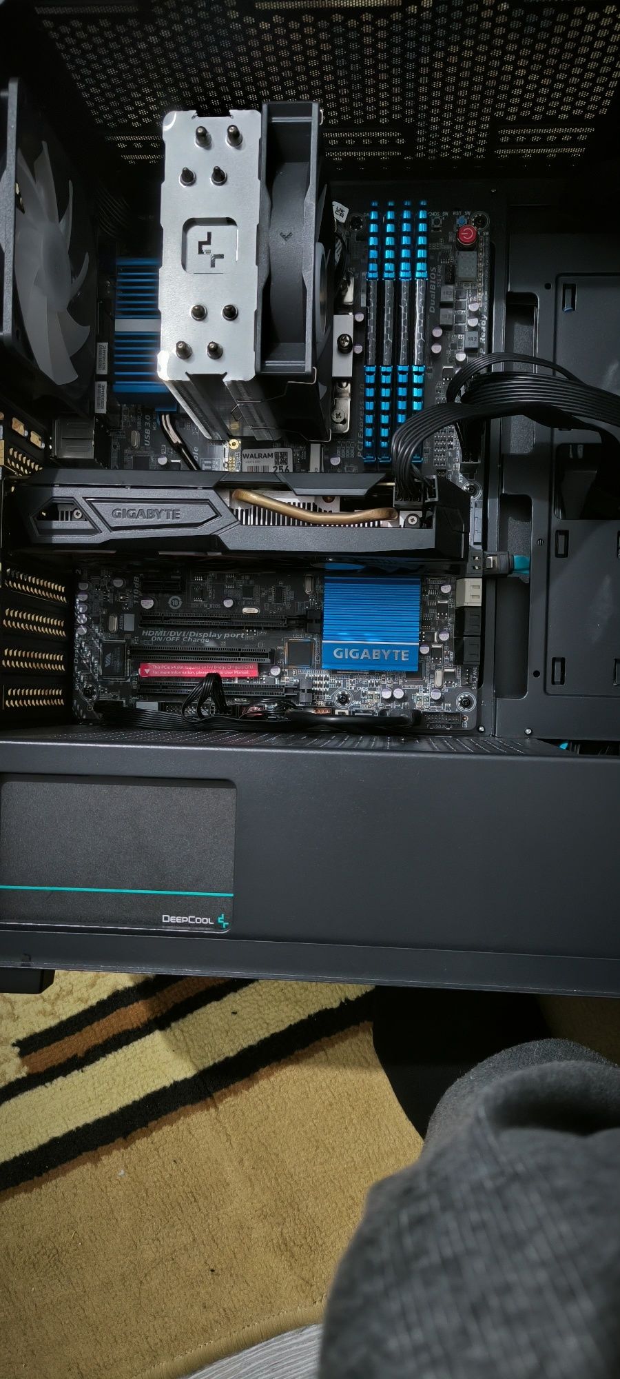 Срочно продам gigabyte ga-z77x-d5h