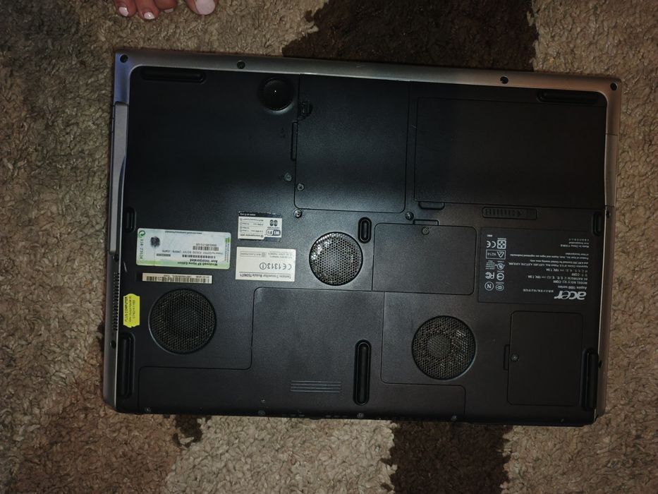 Vand laptop pt piese
