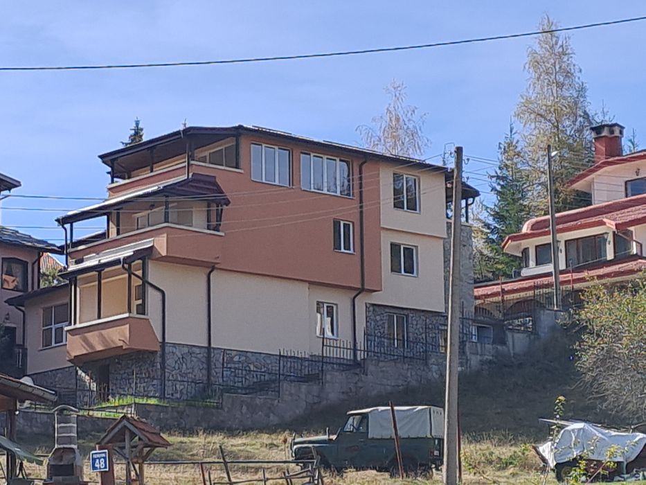 Продава се къща от хотелски тип село Стойките.

Къщата е изградена в п