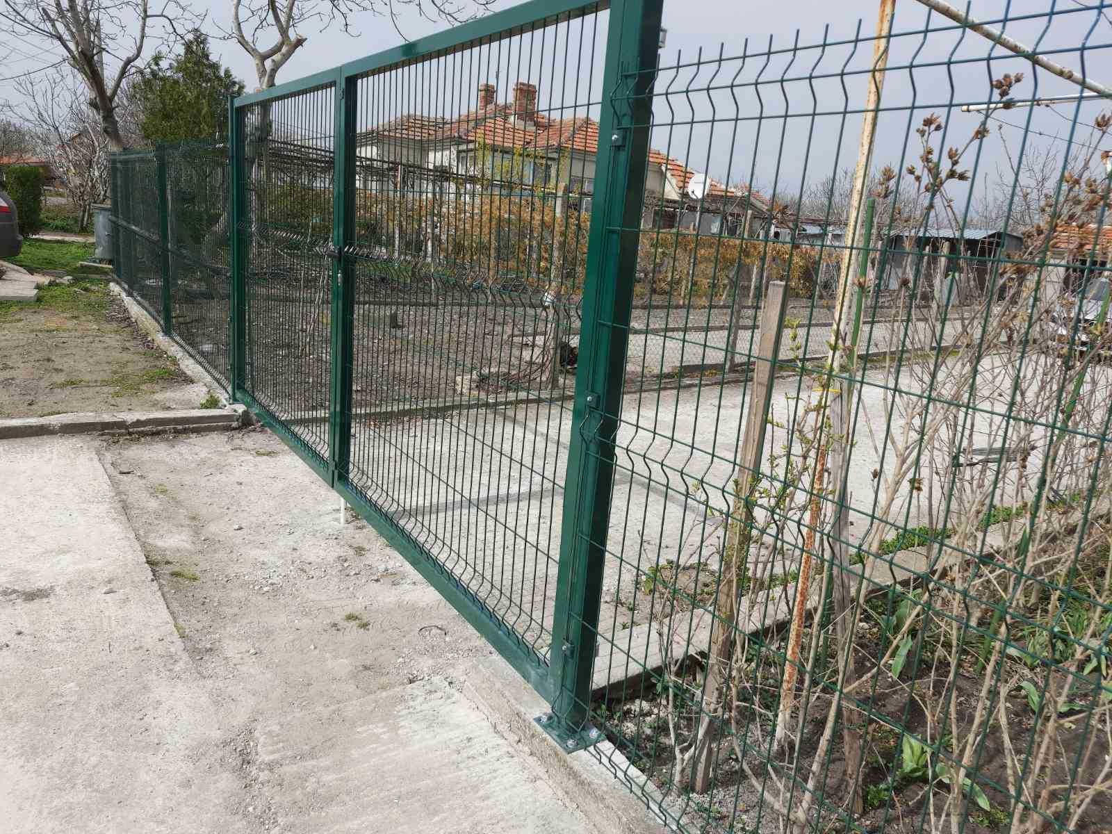 Циментови колове и огради