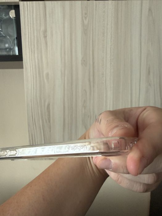 Кейс за iphone 16 pro max Spigen