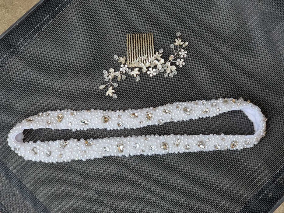 Rochie de mireasa + voal + agrafă + brâu
