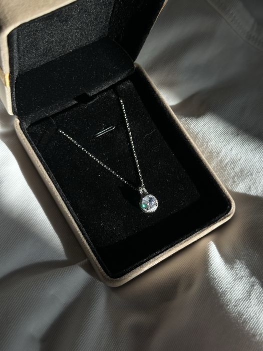 Колье с подвеской