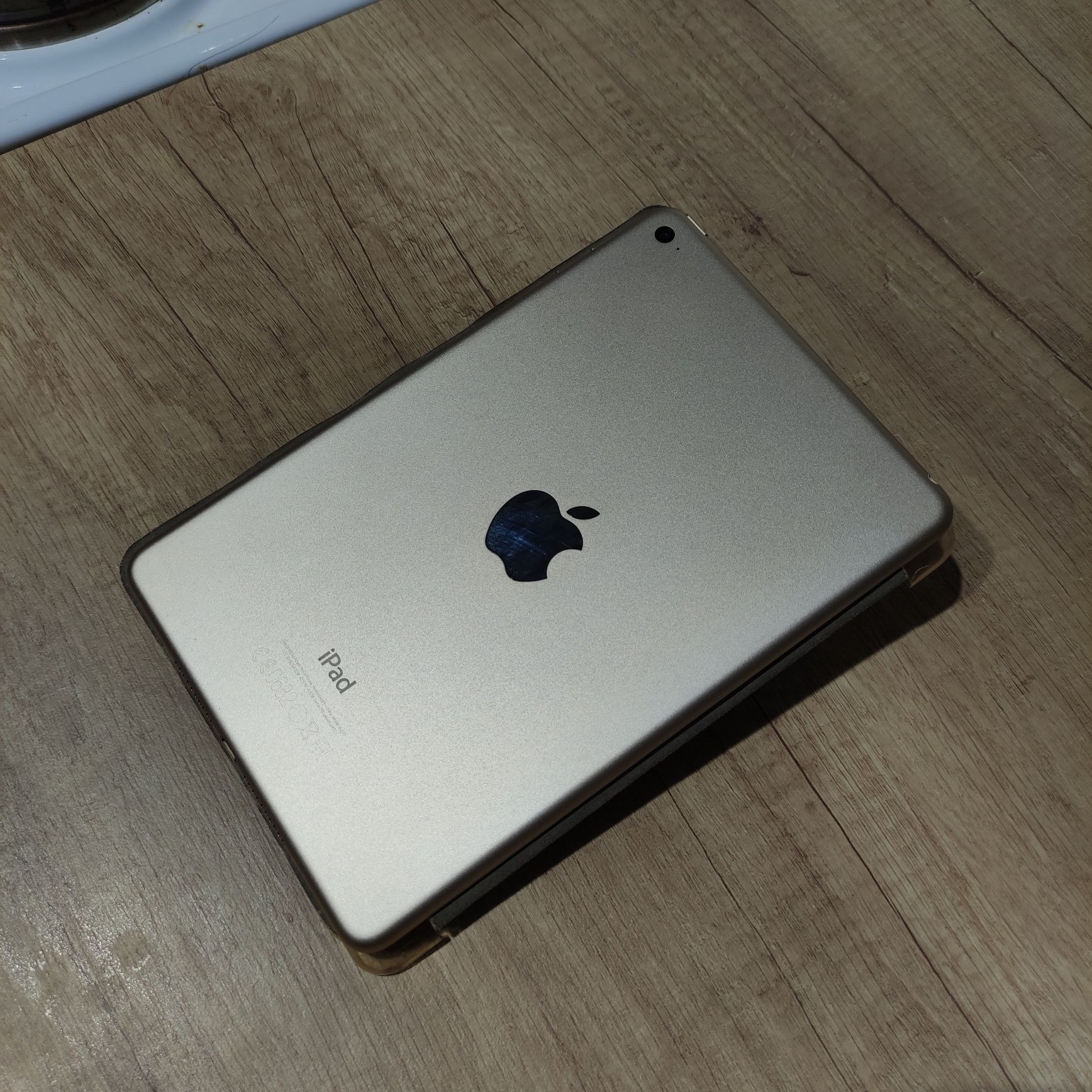 В идеале! iPad mini 4/IPS 7.9/Wi-Fi/Gold Version/1080p/Face Time!