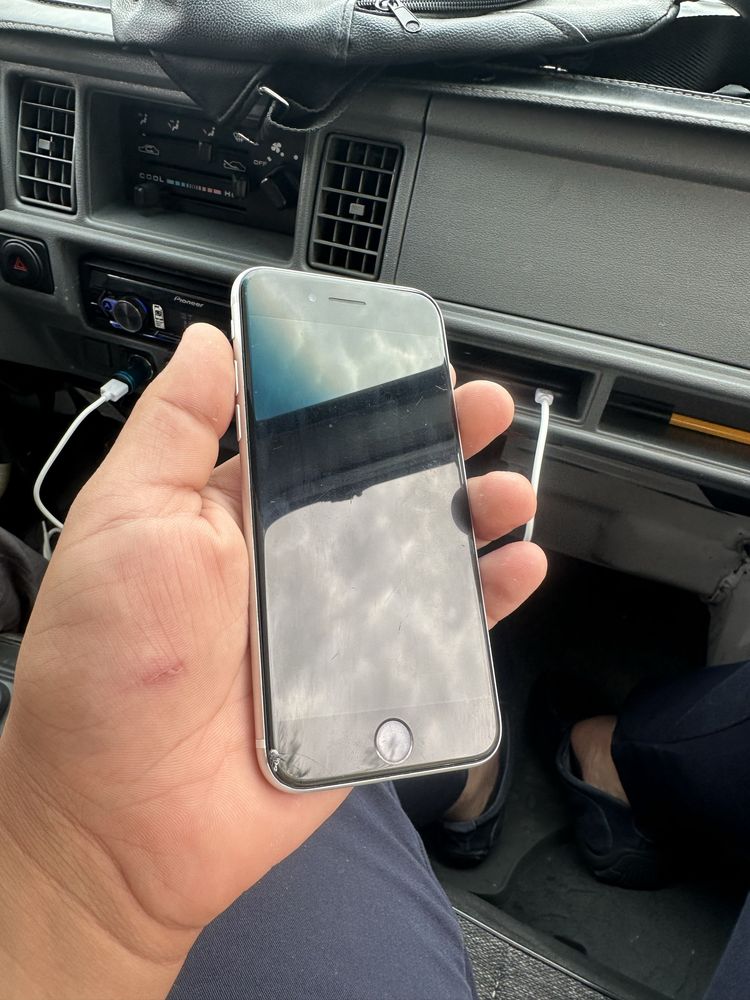Iphone se 2020 xolati zor narxini otb beraman