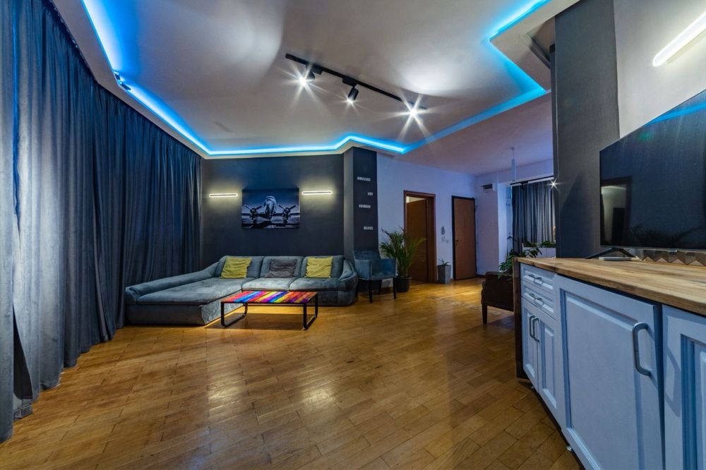 Petreceri, Revelion 2025 la PENTHOUSE UNIRII – Jacuzzi, Terasă!