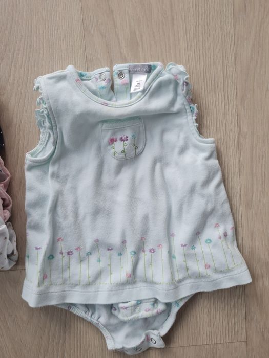 Lot 10 body-uri Carter's 6 luni (mărimea 74)