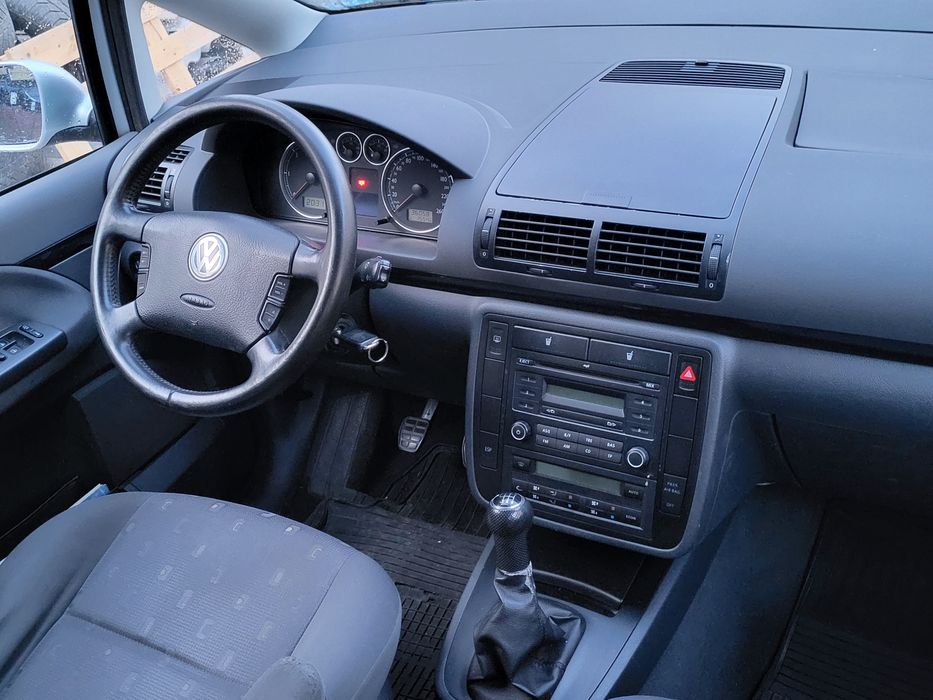 Sharan Anul 2010 1.9 tdi 116cp 7 locuri Clima funcțional Jante alum