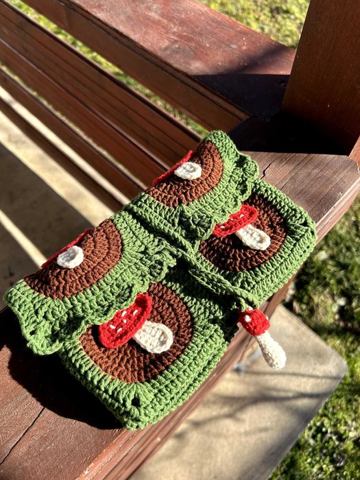 Huse pentru cărți crosetate manual, modele unice personalizabile