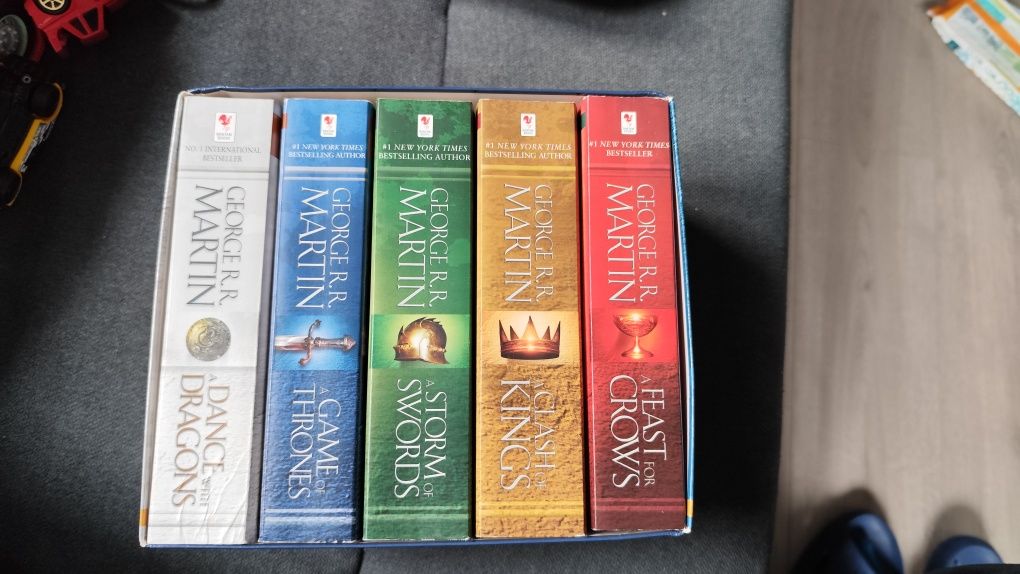 Първите 5 книги от серията Игра на Тронове , Game of thrones