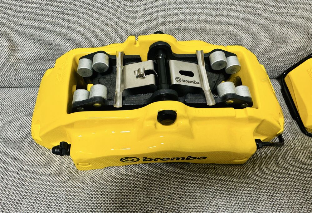 Предни и задни спирачни апарати Brembo от Porsche Cayenne