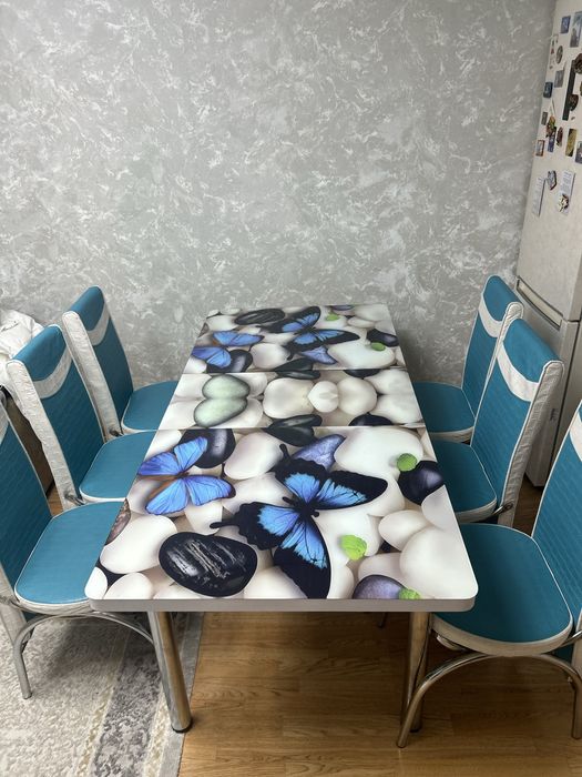 Кухонный стол со стеклянной столешницей + 6 стульев