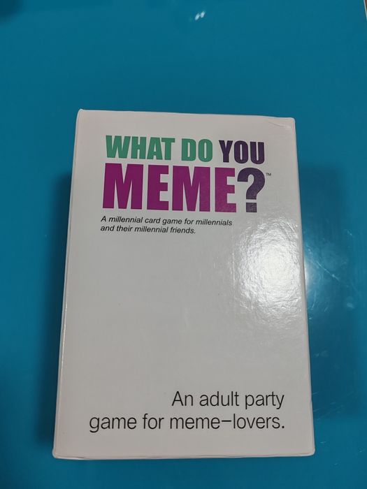 Joc de societate What do you meme?