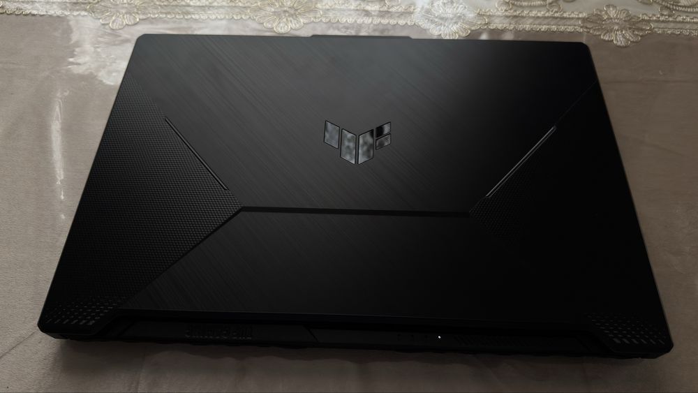 ASUS TUF Gaming A17 ( + клавиатура, коврик и мышь )