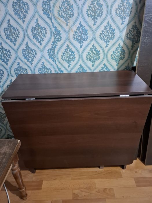 Продам стол книжку