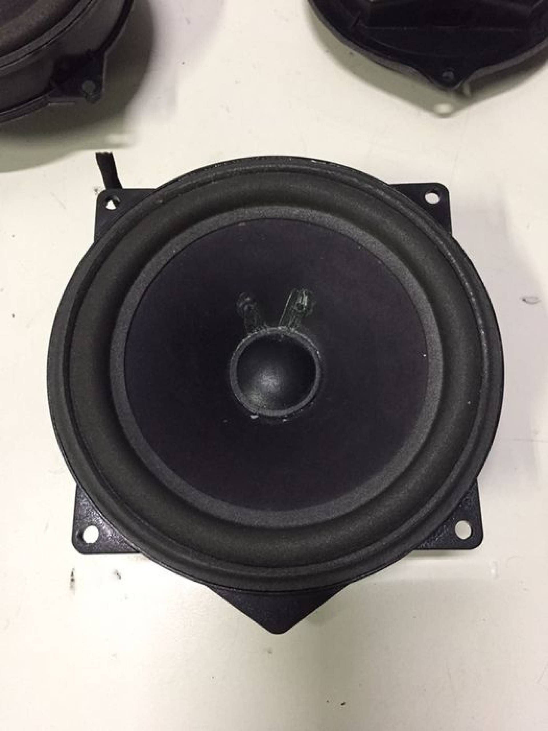 Amplificator statie boxa boxe difuzor difuzoare fata spate VW Phaeton