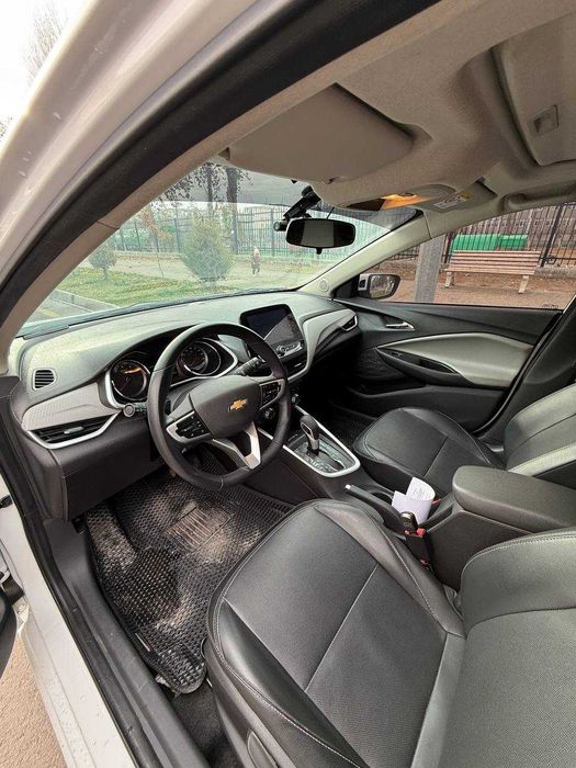 продается, кредит 4000 ONIX 2023 год, 27000 км. 6-поз. чистый. тюнинг