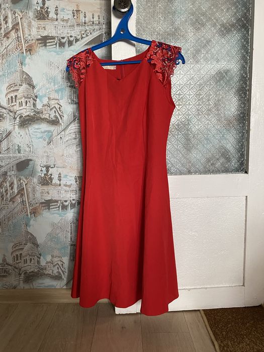 СРОЧНО ПРОДАМ Красное платье