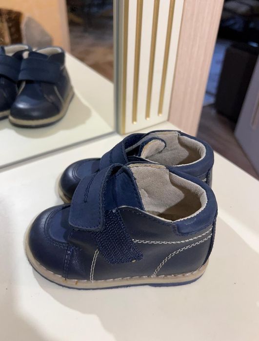 Продам детскую зимнюю весеннюю осеннюю обувь 21 и 22р