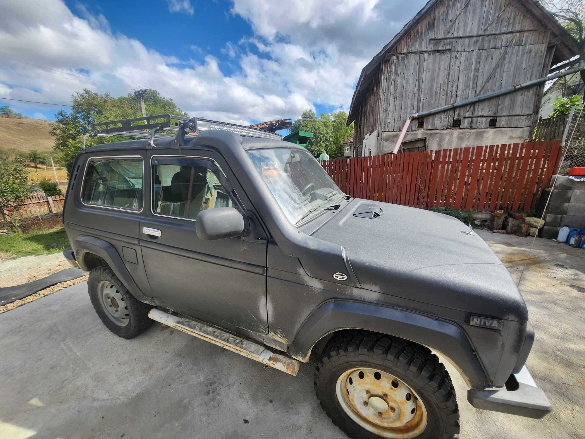 Vând sau schimb Lada Niva