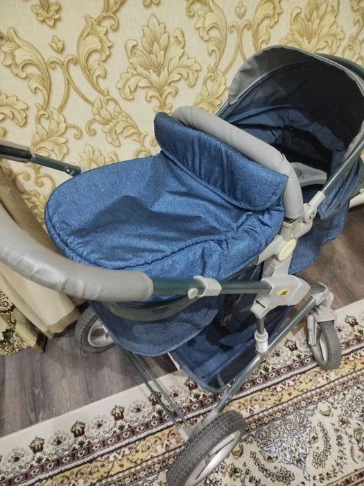Детская коляска — удобная, прочная и в хорошем состоянии