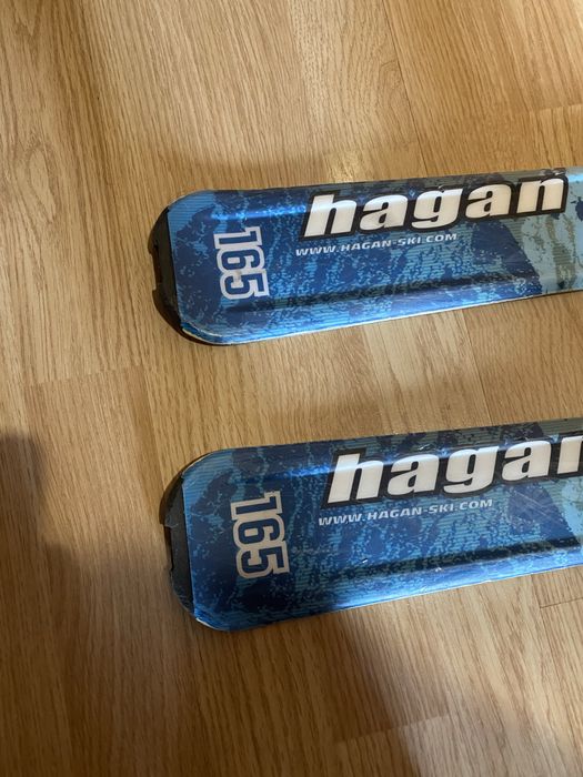 Schiuri de tura cu piei de foca