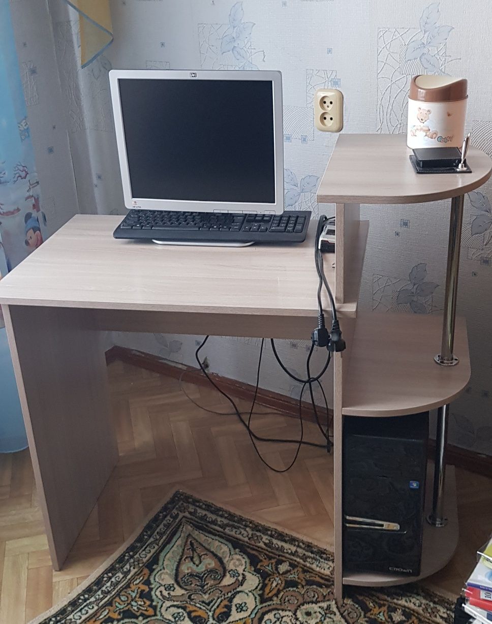 Продаю Стол для Компьютера