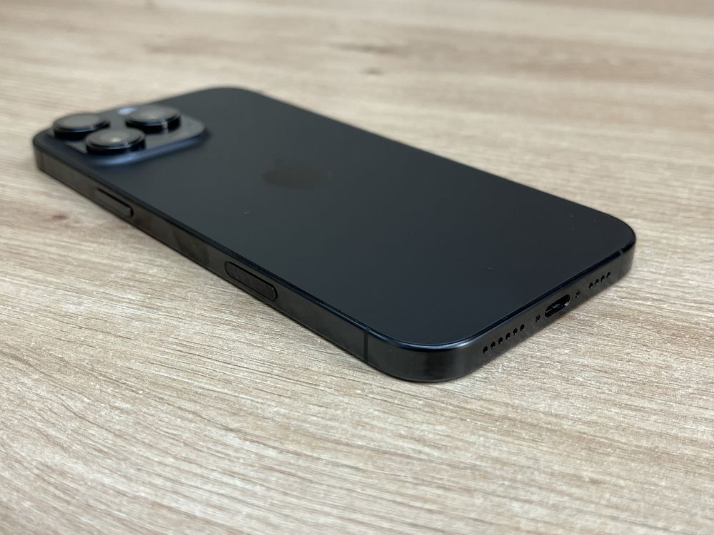 iPhone 16 Pro Max 256GB Гаранция 35 Цикъла